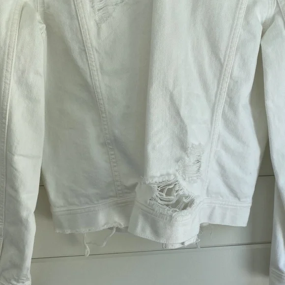 NWT American Eagle Outfitters | White Distressed Denim Jacket | Perfect Conditio - Picture 6 of 10